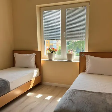 شقة Cozy Furnished Near In *