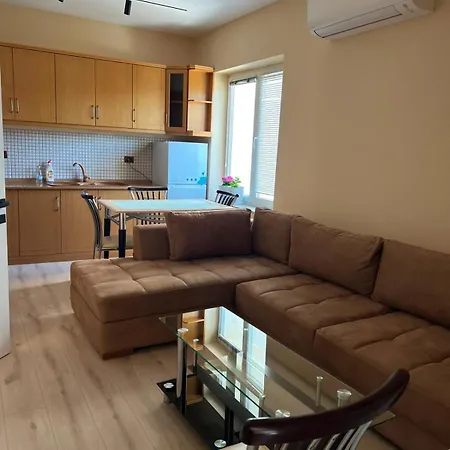 Cozy Furnished Near In Appartement *