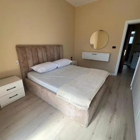 شقة Cozy Furnished Near In *
